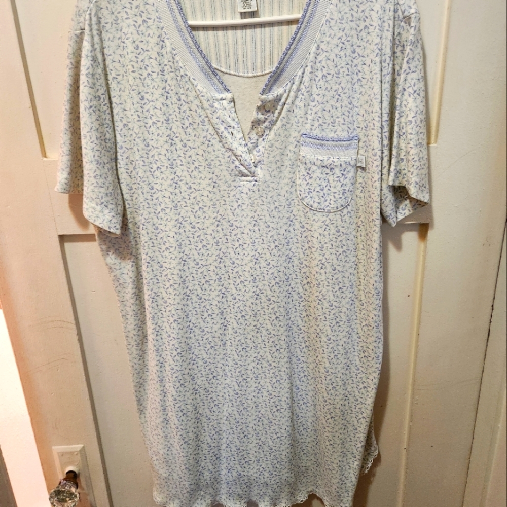 Karen Newburger nightgown blue floral size Large